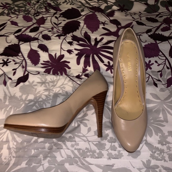 Heels - Picture 2 of 3